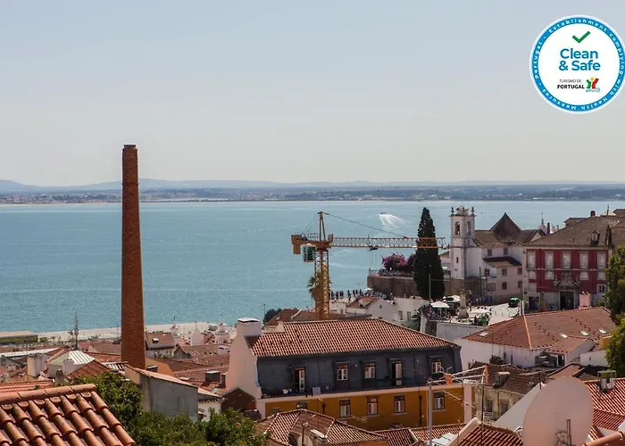 Alfama Amazing Scenic River And View Charming With 2 Bedrooms And Ac 19th Century Building 公寓 Lisboa