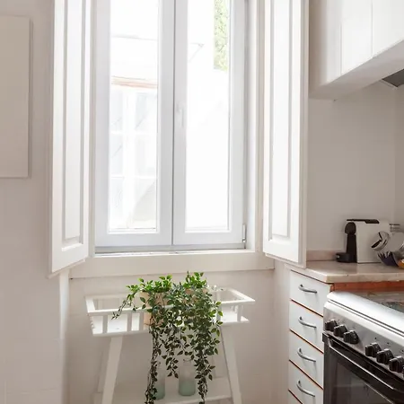 Alfama Amazing Scenic River And View Charming With 2 Bedrooms And Ac 19th Century Building Apartamento *